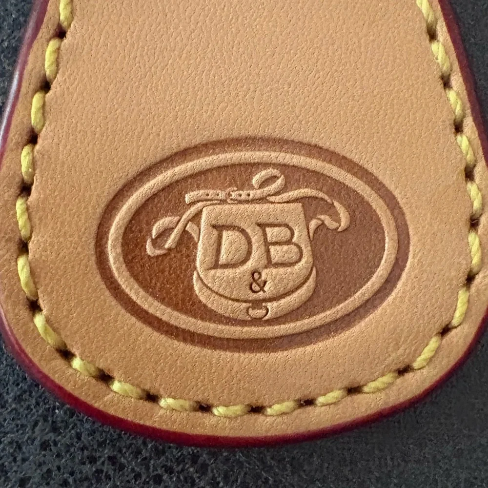 Dooney & Bourke Women’s Light Tan Leather Keychain NWOT Gold FOB key ring‎